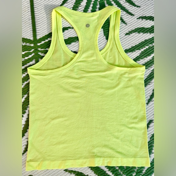 SOLD! Lululemon Swiftly 2.0 race length size 6 🍋 - Picture 2 of 3